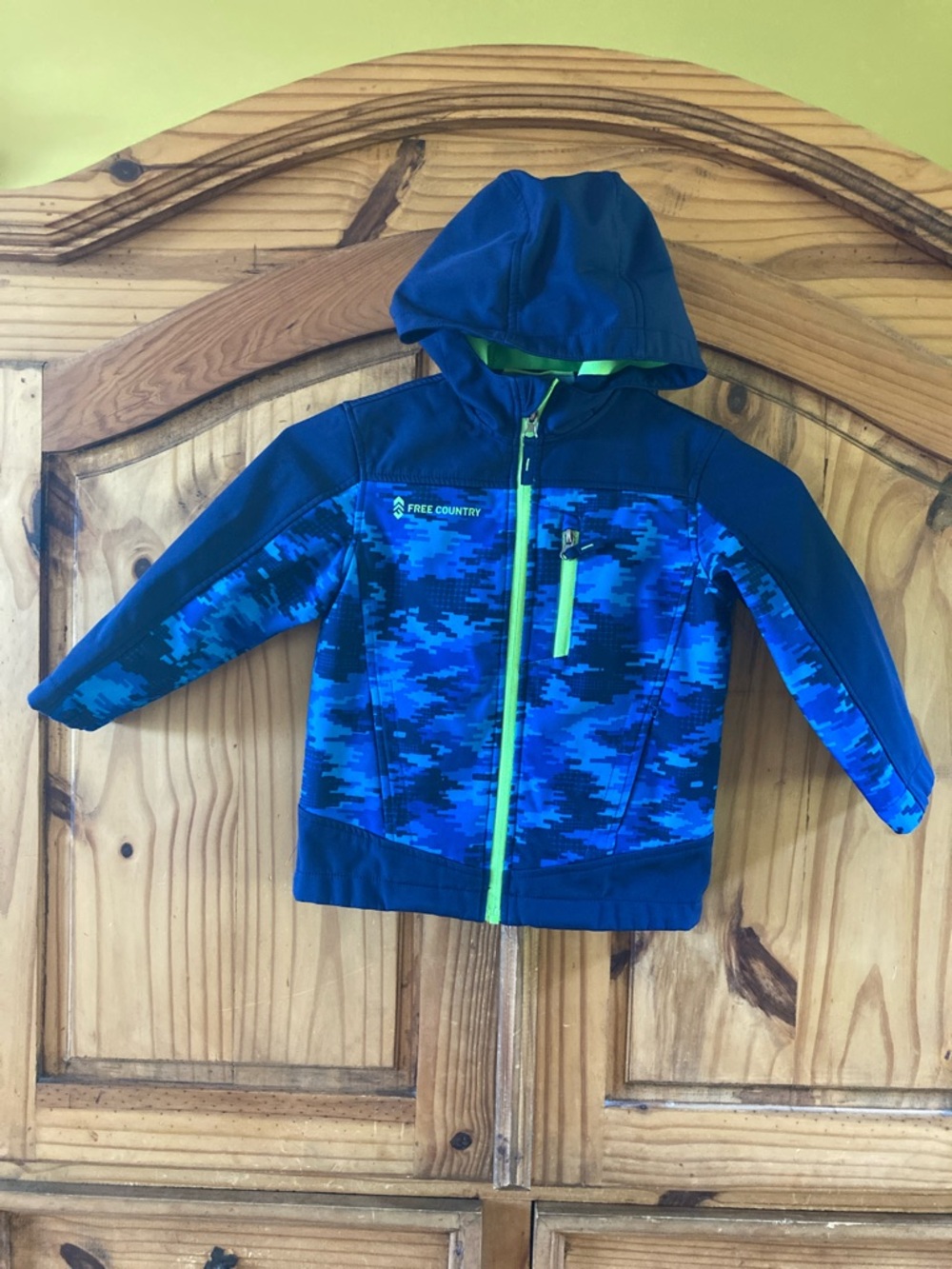 Boys Free Country blue green digital camo hooded jacket size S (4)